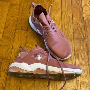 U.S. Polo Assn. Mimic pull on athletic shoes